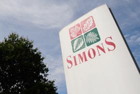 Simons chief steps down