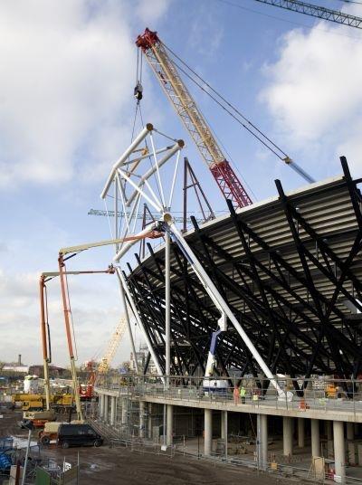 Video: First roof truss lifted onto 2012 Olympic stadium | News | Building