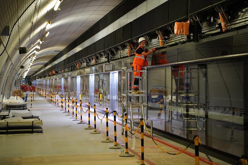 Problems at Bond Street putting Crossrail opening at risk, Jacobs warns