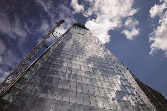 Work begins to lift Shard’s spire into place | News | Building