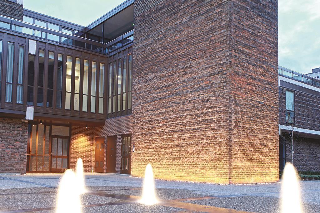 Baylis Old School Brute strength Features Building