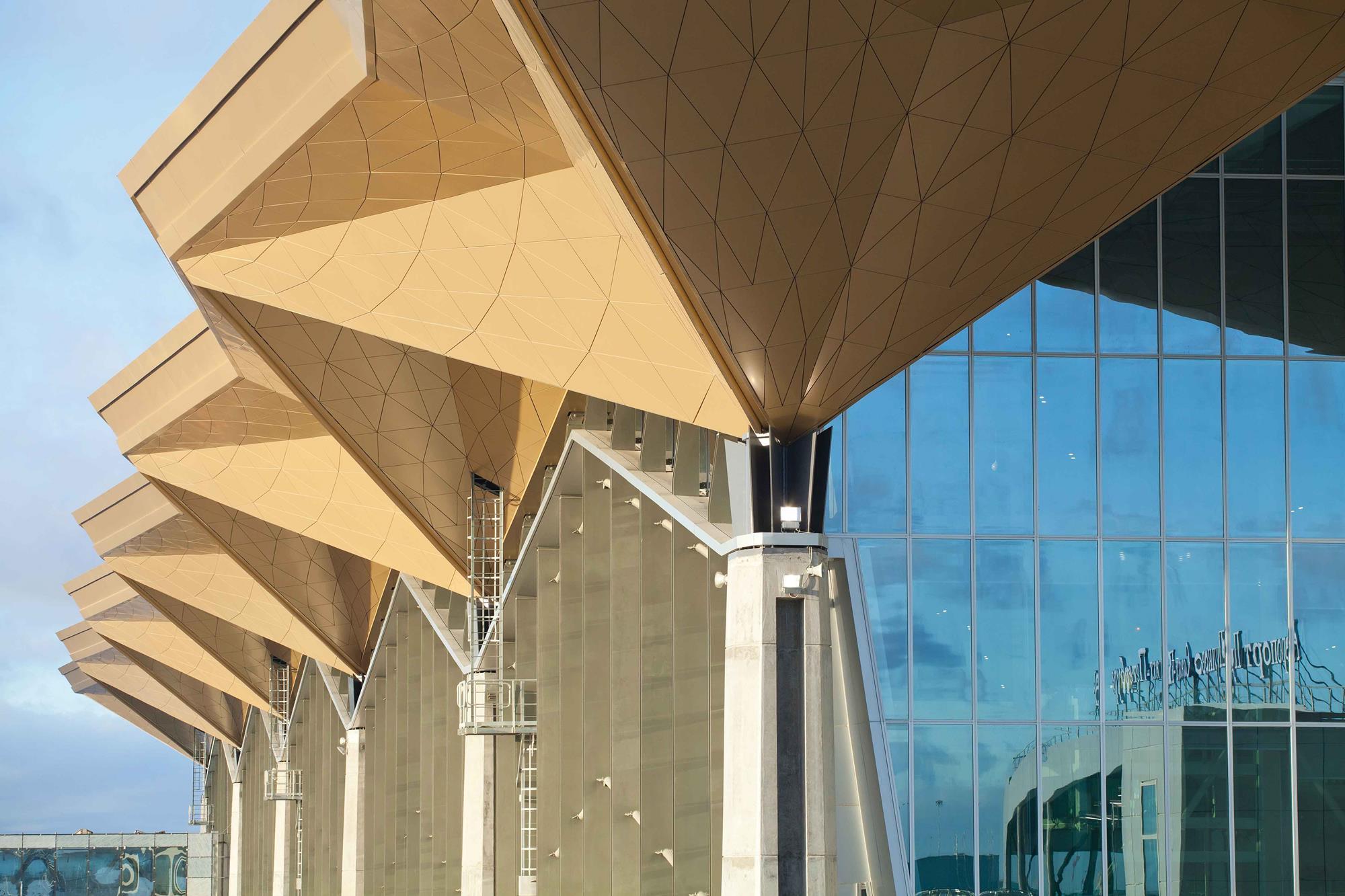 Inside the machine the influence of hightech architecture Features