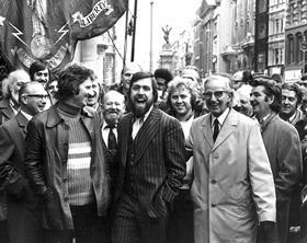 Des Warren, Ricky Tomlinson and supporters