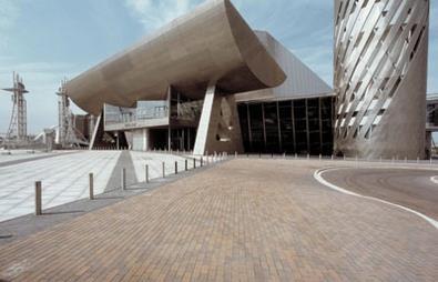 The Lowry Centre in Salford combines art galleries and theatres. It was designed by Michael Wilford & Partners