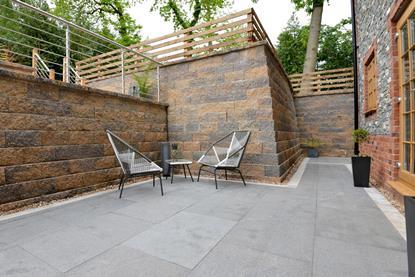 Tobermore -  ڶ CPD - retaining wall 1