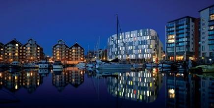 The first building of the new University Campus Suffolk has been completed by Willmott Dixon on the Ipswich waterfront