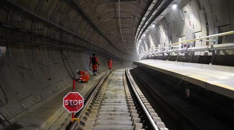 liverpool_street_routeway_blockade_337992