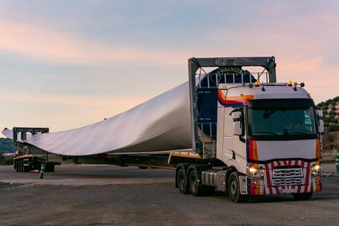HS2-VL-21824-wind turbine blade - used to reinforce concrete in innovative technology