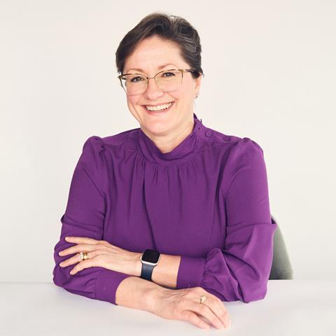 katy dowding holding image 3