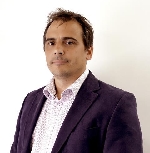 Simon Venner headshot