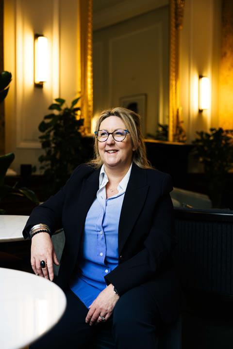 Elle Cass - SLR