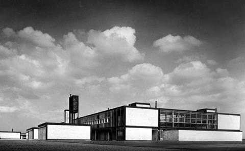 Hunstanton school soon after its completion in 1954 - Source RIBA Library Photographs Collection
