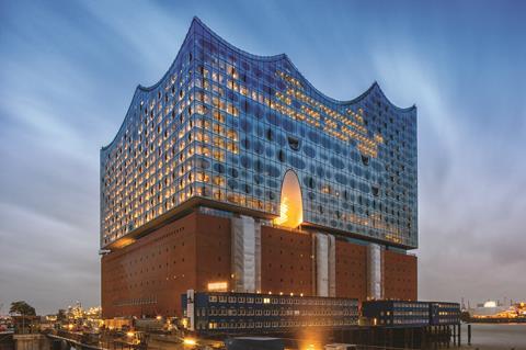 1507 elbphilharmonie nordostansicht abend foto thies raetzke