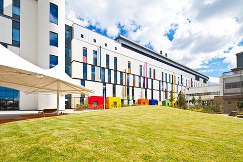 Queen Elizabeth Hospital in Glasgow was externally insulated using StoTherm Vario M, in which mechanical rail fixing is used to overcome surface irregularities