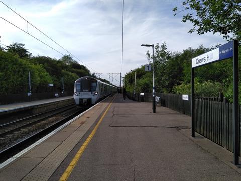 Crews_Hill_Station_(5)