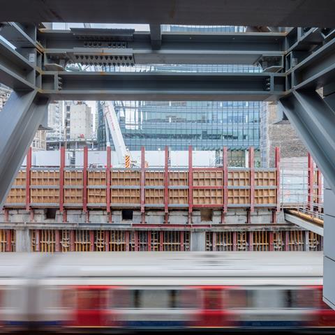 1 Liverpool St tube train