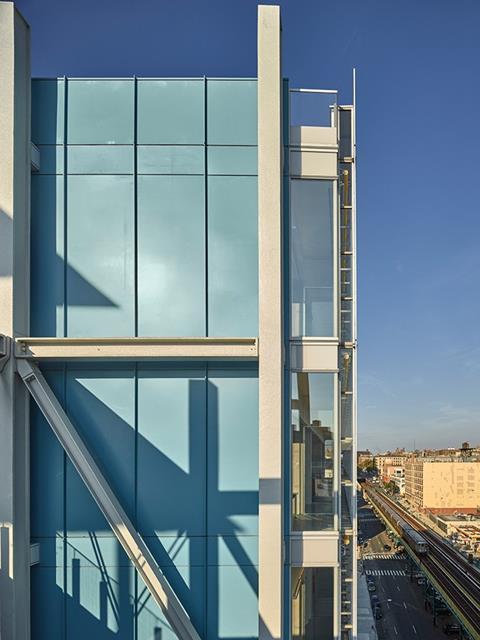 Double-skin glass facade