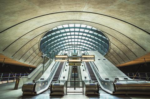 Canary wharf station © alamy f57 jy6