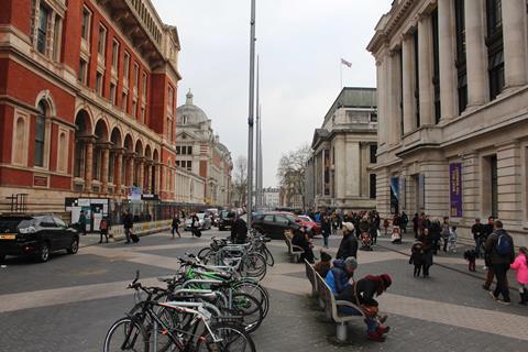 PUBLIC-REALM-BOX-OPTION-pedestrian-zone-shutterstock_581399857