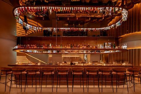 Mr Porter Park Lane, Pillar