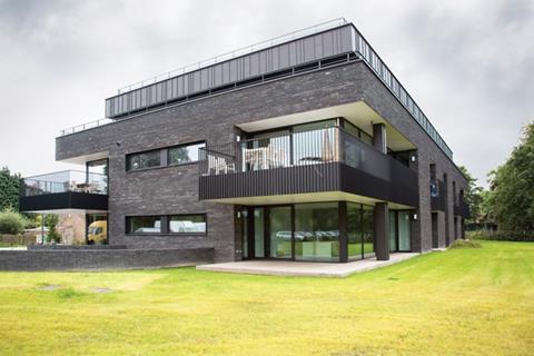 Lophem Gardens in Belgium features Reynaers CS 104 windows, which are suitable for Passivhaus