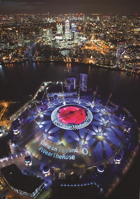 WearTheRose on the 02 arena