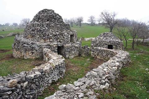 The tholoi of Abruzzo were built by shepherds seeking shelter during the 18th and 19th centuries. They are made using a technique similar to dry stone walling, placing one stone on another. They are similar to structures found in Puglia, Italy’s heel, and