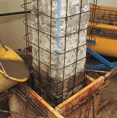 A column is treated with Mapegrout Hi-Flow fluid grout