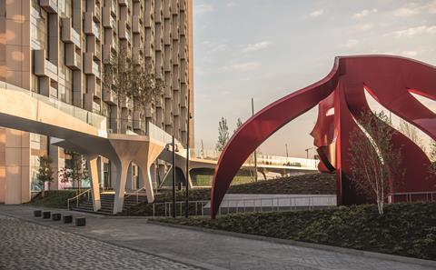 The Tide, Greenwich Peninsula, Allens Jones Head in Wind 2 @Charles Emerson