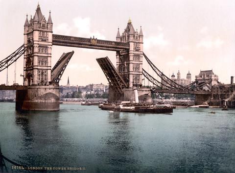 London-TowerBridge-1900-Closed