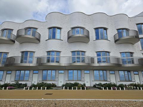 Shoreline Crescent 6