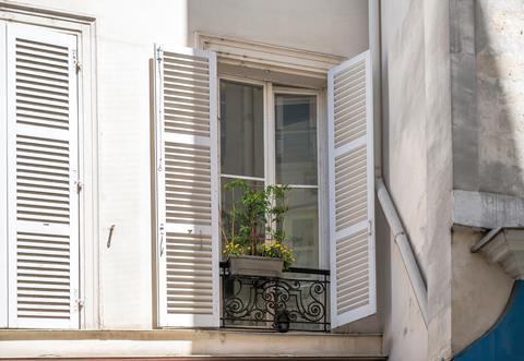 Shutters shutterstock_1499305931