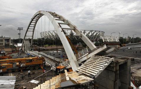 Delhi bridge collapse