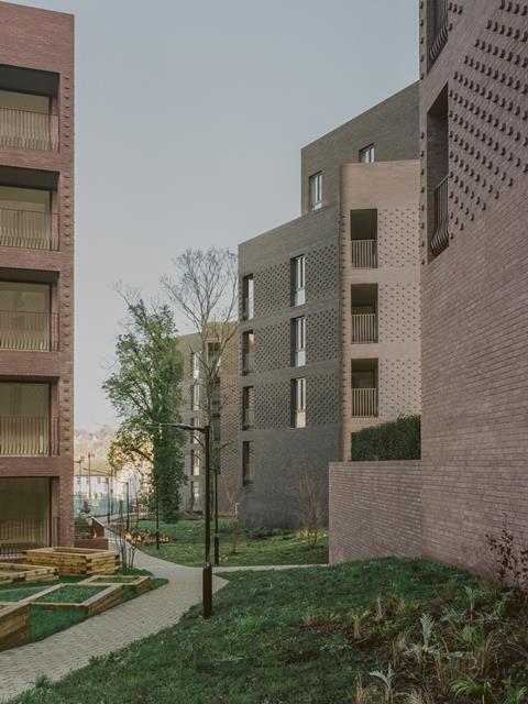 Lion Green Road_Lorenzo Zandri_Press_03