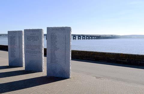 Memorial to the Tay Bridge disaster, shutterstock