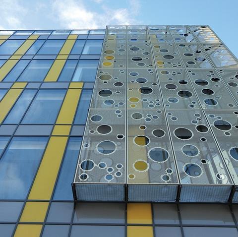 At the Fabrica office development in Manchester, Levolux’s Triniti Bracket was used to anchor the perforated aluminium panels and walkways to the façade.
