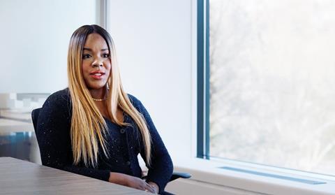 Simone de Gale profile
