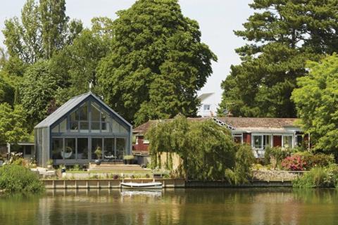 Amphibious house