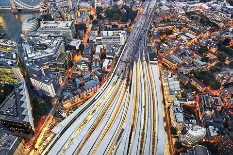 London Bridge shutterstock_668806405